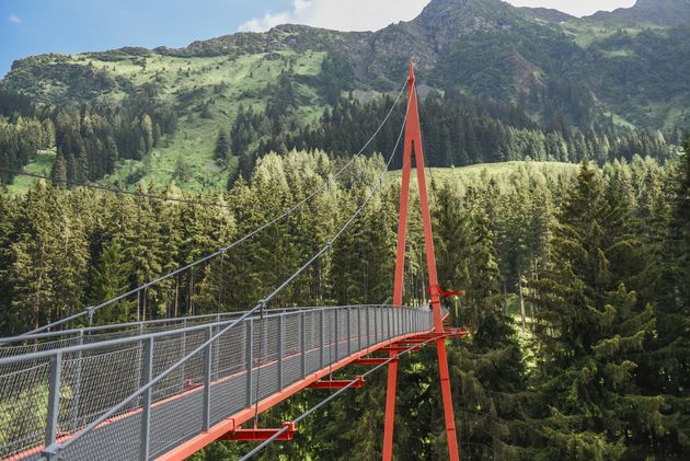 Op de Golden Gate Bridge van de Alpen heb je prachtig uitzicht op het Glemmtal