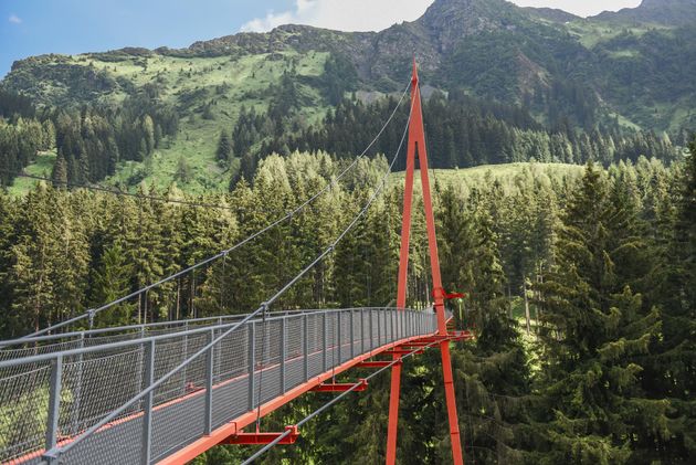 Op de Golden Gate Bridge van de Alpen heb je prachtig uitzicht op het Glemmtal