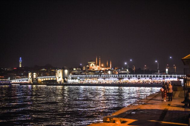 De Gouden Hoorn bij avondlicht