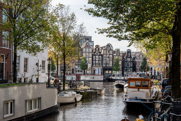 Schots en scheef, maar een blik op de grachtenpanden in het centrum verveelt nooit