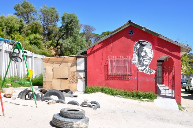 Beelden en graffiti van Mandela zie je overal