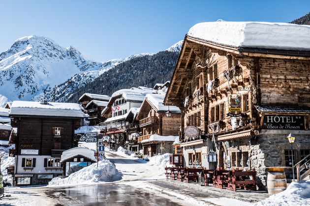 Grimentz op een zonnige, winterse dag  \u00a9 Romain Daniel