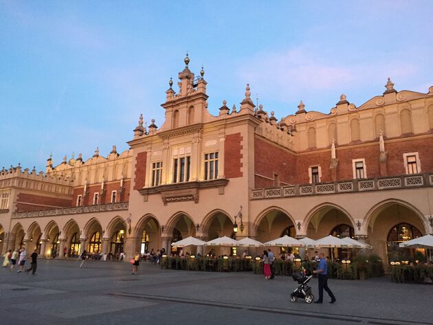 <em>De Grote Markt met de lakenhal in het hart van Krakau<\/em>