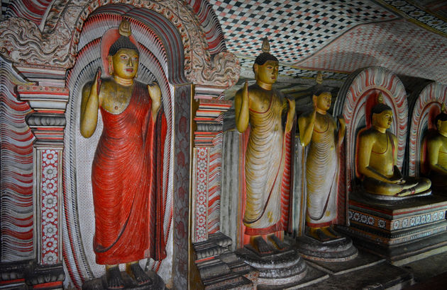 Budhha`s in de Gouden tempel van Dambulla