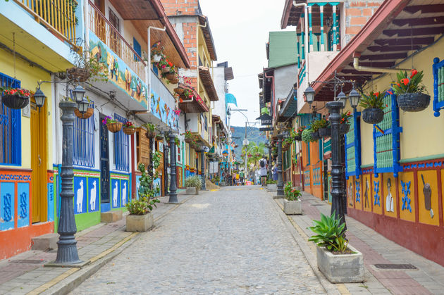 Guatape is een van de meest kleurrijke stadjes op aarde