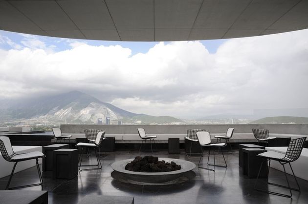 Het loungegedeelte van het Habita Hotel in Mexico