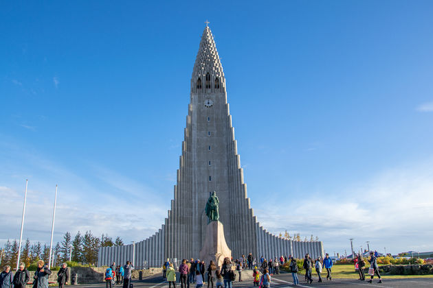 Natuurlijk bezoeken we de bekende kerk van de stad Reykjavik, de Hallgrimskirkja