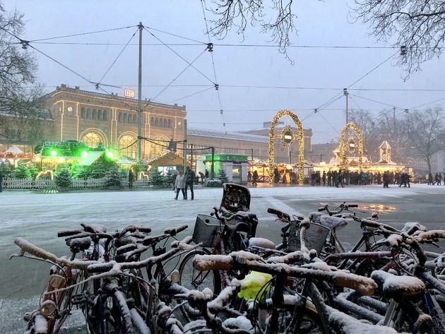 Tegenover het station van Hannover vind je ook een kerstmarkt