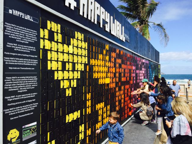 De Happy Wall op Ipanema Beach