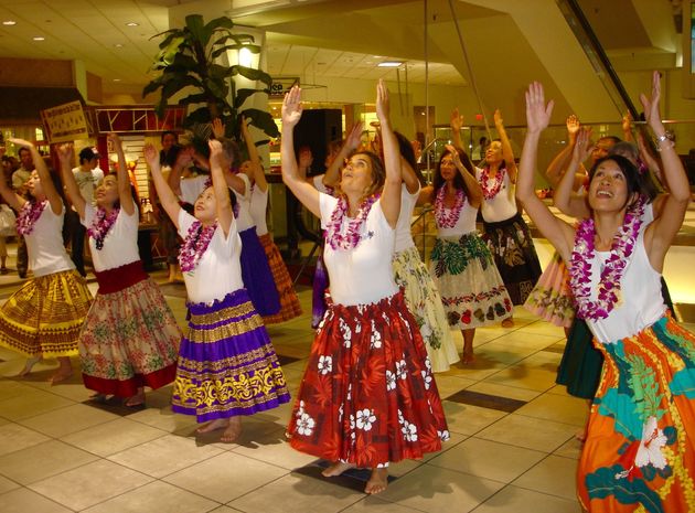 Hula girls op het vliegveld