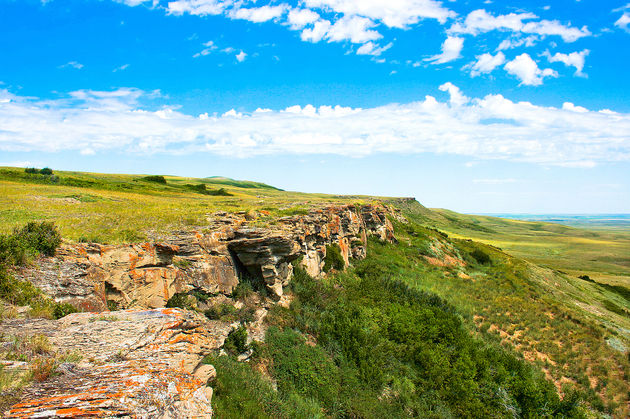 De rotsformatie Head-Smashed-In Buffalo Jump \u00a9 JFL Photography \/ Fotolia.com.