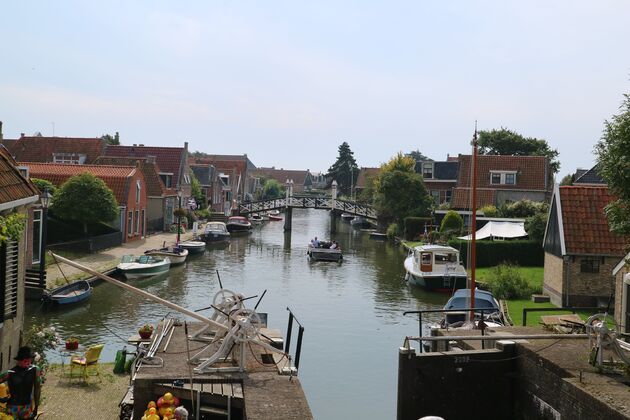 <em>Een schattig plaatsje en \u00e9\u00e9n van de Friese Elfsteden.<\/em>