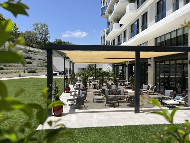 Hoe fijn is dit terras bij Martinhal Lisbon Oriente voor Terrace Restaurant
