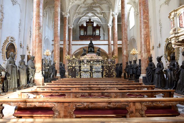 De Hofkirche is een must see.