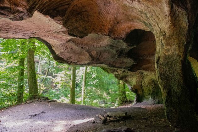 De Hohllay Cave is een door mensenhanden uitgeholde rots