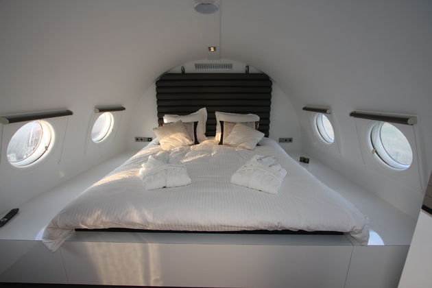 De `hotelkamer` van het vliegtuig op vliegveld Teuge, waar je kunt overnachten