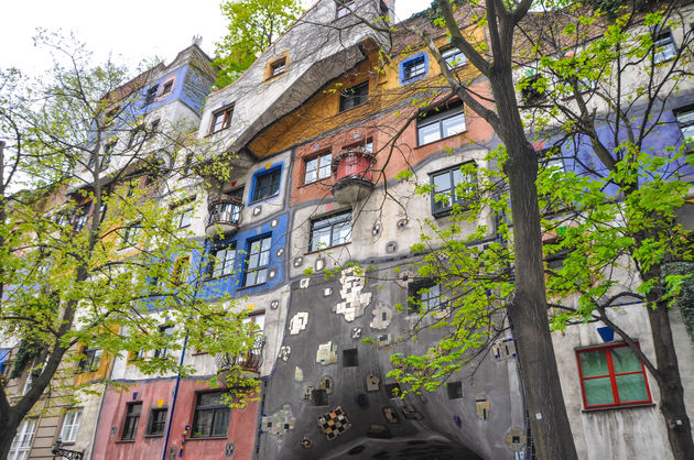 Het opvallende appartementencomplex Hundertwasserhaus is een van d\u00e9 must sees van Wenen