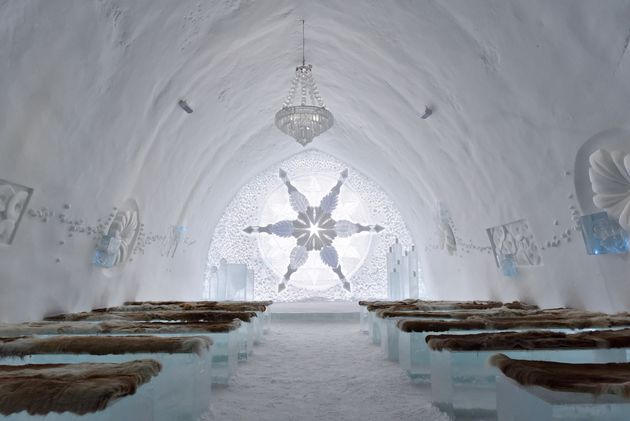 In dit `kerkje` in het Icehotel kun je trouwen