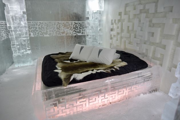 Hoe mooi is deze Icehotel 365 kamer? Helemaal in het thema `doolhof`