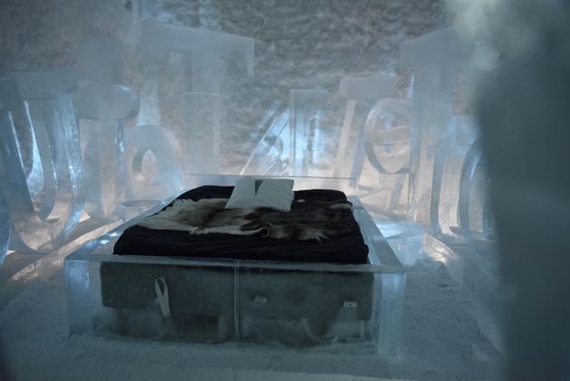 Of deze kamer, waar je omgeven bent door letters van ijs?