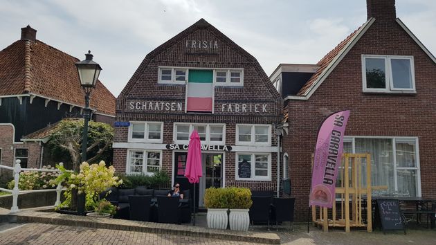 IJlst - Het oude pand van de Frisia Schaatsenfabriek (bekend bij Elfstedentocht-kenners)