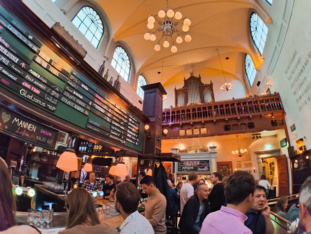 Biertjes drinken in het Belgisch Biercaf\u00e9 Olivier Utrecht
