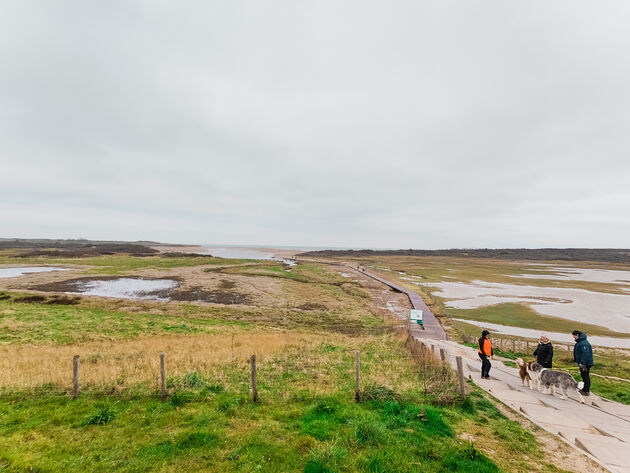 Steek de dijk over en wandel direct de Verdronken Zwarte Polder in