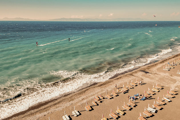 Cooks club City Beach Rhodes More Meni ligt aan een prachtig strand