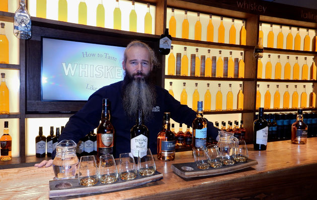 Whisky proeven in het Irish Whisky Museum