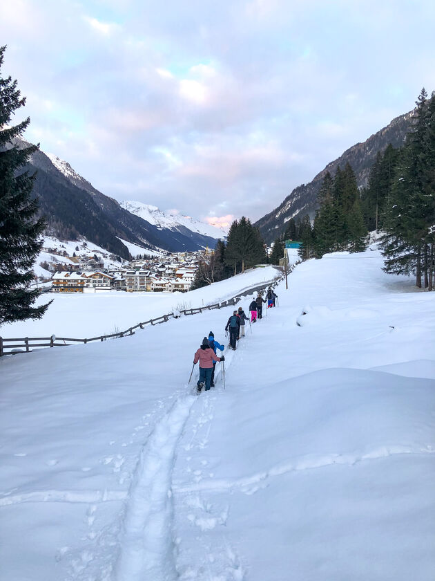 Zo leuk om te doen: laat je ski`s staan en ga sneeuwschoenwandelen