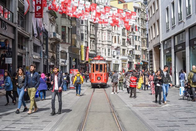 Istiklal Caddesi is de langste winkelstraat van Istanbul