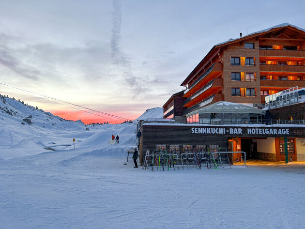 Hotel J\u00e4geralpe ligt direct aan de piste: een topplek voor een ontspannen vakantie in Warth