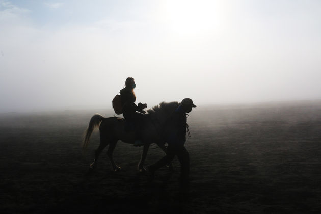 Te paard naar de krater van vulkaan Bromo