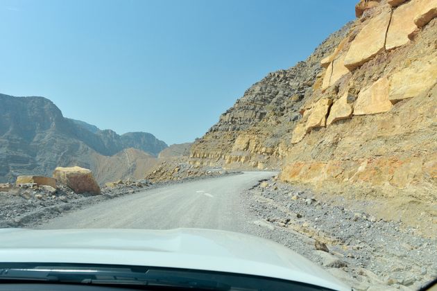 De ruige weg door het gebergte Jebel al Harim