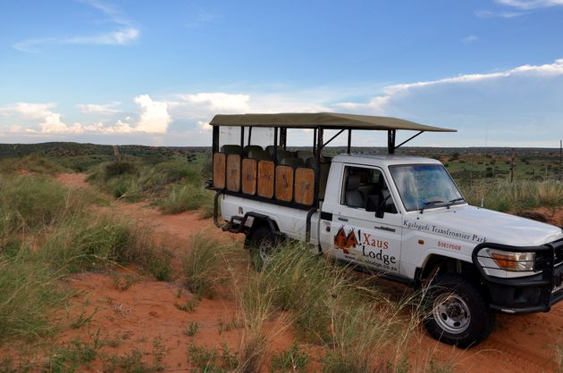 In de jeep voor een sundowner!