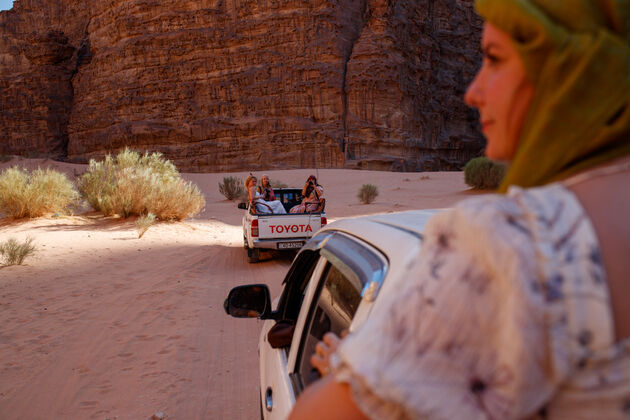 Ben je in de Wadi Rum dan ga je natuurlijk op Jeepsafari\u00a9 Ruben Visser \u2019t Hooft