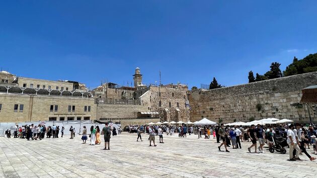 De Klaagmuur (Western Wall) is de heiligste plaats voor de joden