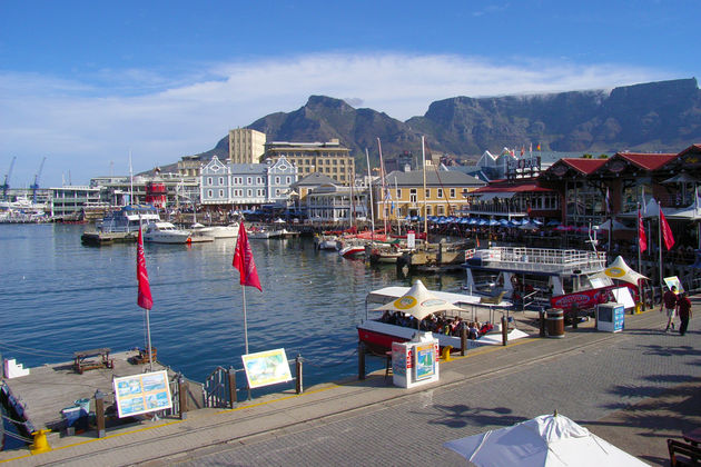 In het `Waterfront` kun je lekker eten en drinken!