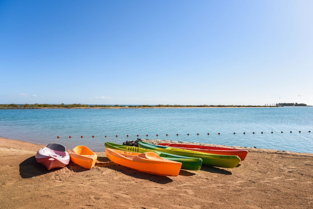 Of huur een kano en ga lekker zelf peddelen op het water