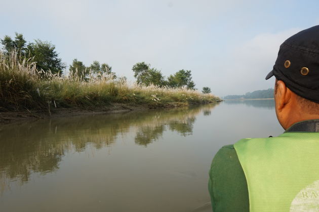 Kano\u00ebn in Chitwan National Park