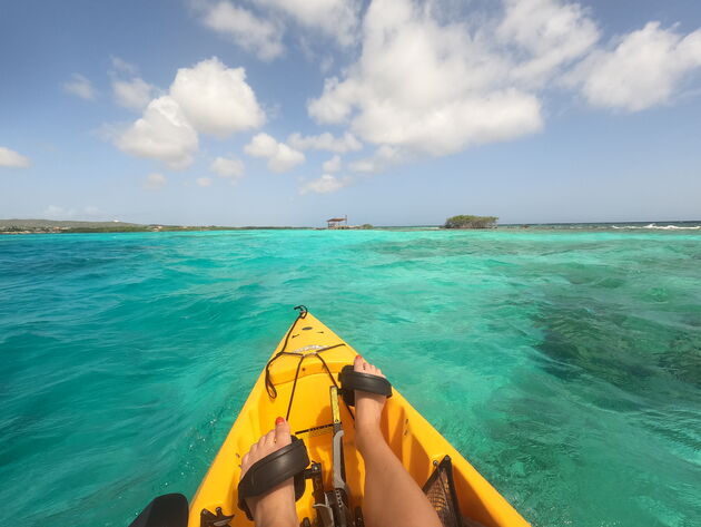 <em>Lekker actief: kayakken en snorkelen in en op het water rondom Mangel Halto<\/em>