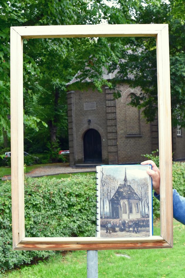 Dit kerkje in Nuenen schilderde hij voor z`n moeder, en dat staat er nog steeds