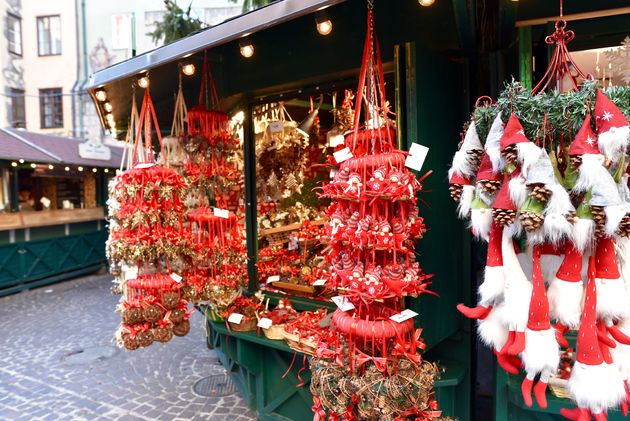 Door de hele stad verspreid vind je tientallen stalletjes met dit soort leuke kerstspulletjes.