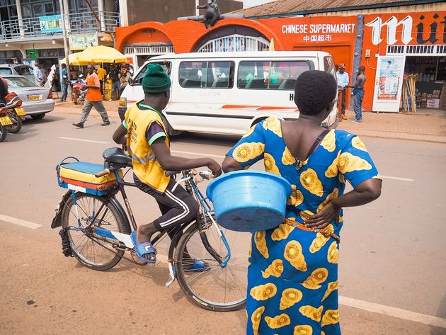 kigali-straatbeeld-fietstaxi.jpeg