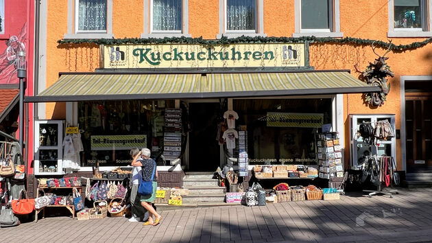 Koekoeksklokken (Kuckucksuhren) in Triberg, er zijn er hier letterlijk 1001 te koop