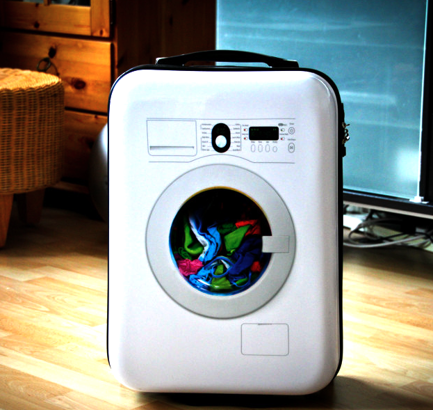Opvallende koffer die eruit ziet als wasmachine
