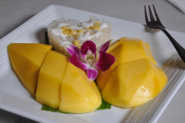 Doen in Bangkok: een kookworkshop zodat je zelf onder ander leert om Mango met sticky rice te maken
