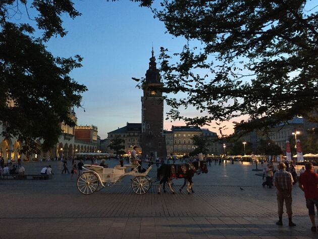 <em>De Grote Markt van Krakau met zonsondergang<\/em>