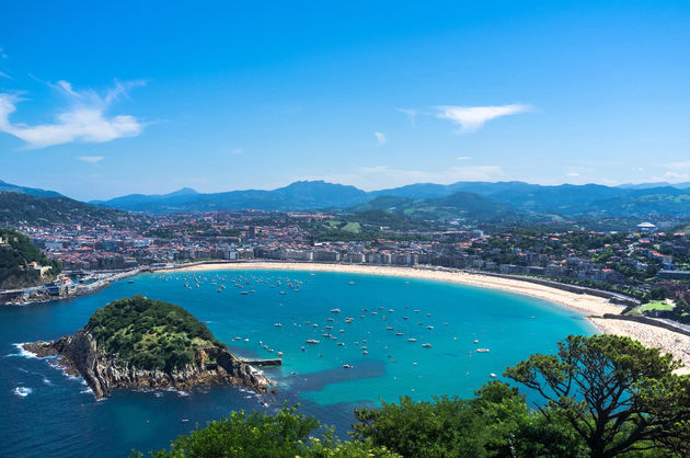 La Concha Beach - San Sebastian - Spanje \u00a9 dean - Adobe Stock