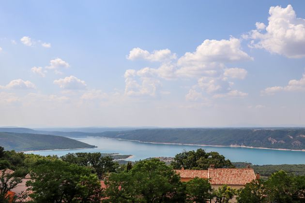 Het uitzicht op Lac de Sainte-Crox